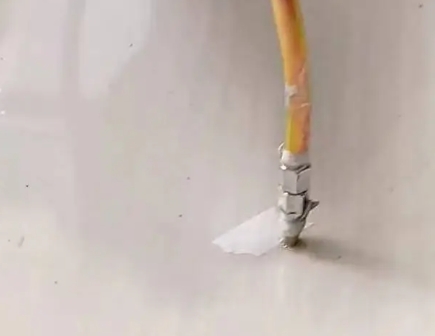 于都瓷砖空鼓维修公司专业解答在瓷砖铺贴过程中，如果使用的砂料过粗（如全部使用了粗砂），可能会导致以下问题